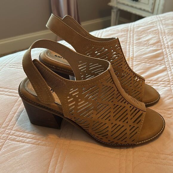 GUC Earth Sandals(size 8.5 W) - Picture 7 of 8